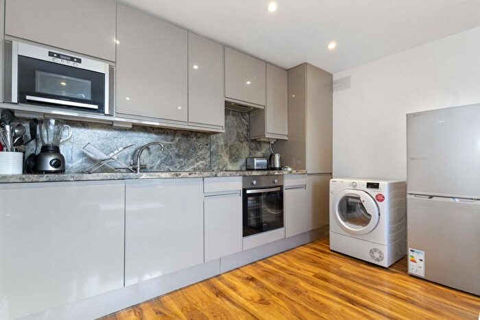 1 Bedroom Flat To Rent In Park Road, Chiswick, W4