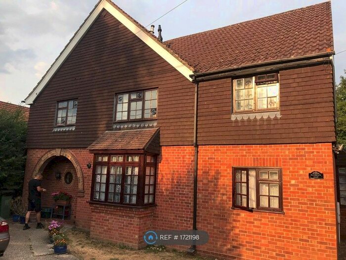 2 Bedroom Flat To Rent In Hazebrouck Court, Worting, Basingstoke, RG23