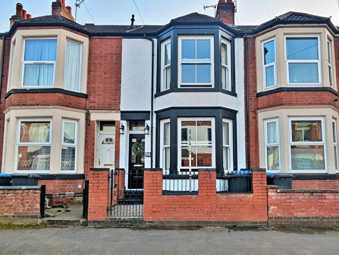 3 Bedroom Terraced House For Sale In Holbrook Avenue, Rugby, CV21