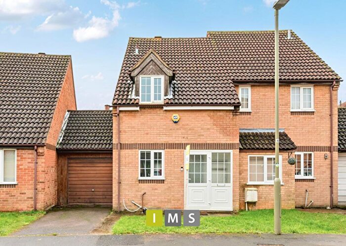 2 Bedroom Semi Detached House For Sale In Harrier Way, Bicester, OX26