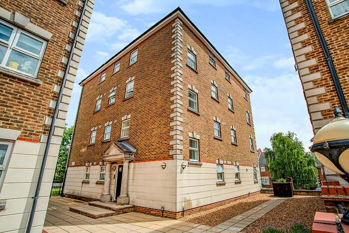 2 Bedroom Flat To Rent In Brook Square, London, SE18