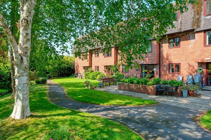 1 Bedroom Retirement Property For Sale In The Strand, St. James Court, B61