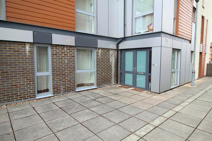 3 Bedroom Maisonette To Rent In Commonwealth Drive, Crawley, RH10