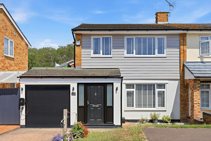 3 Bedroom Semi-Detached House For Sale In Padgetts Way, Hockley, SS5