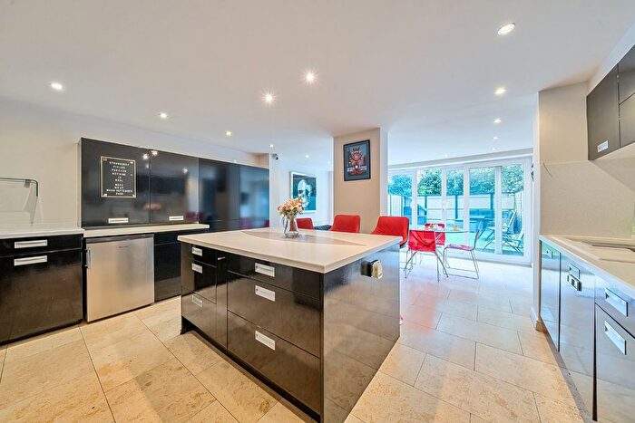 4 Bedroom Detached House For Sale In Lisle Close, London, SW17