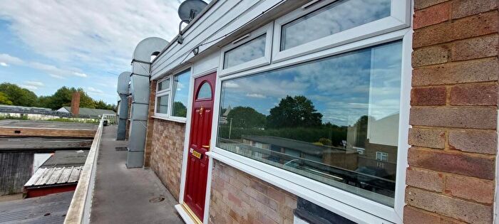 2 Bedroom Flat To Rent In Robin Way, Tile Kiln, Chelmsford, CM2