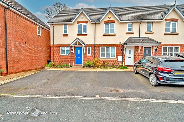 3 Bedroom End Terrace House For Sale In Redmires Close, Walsall, WS4