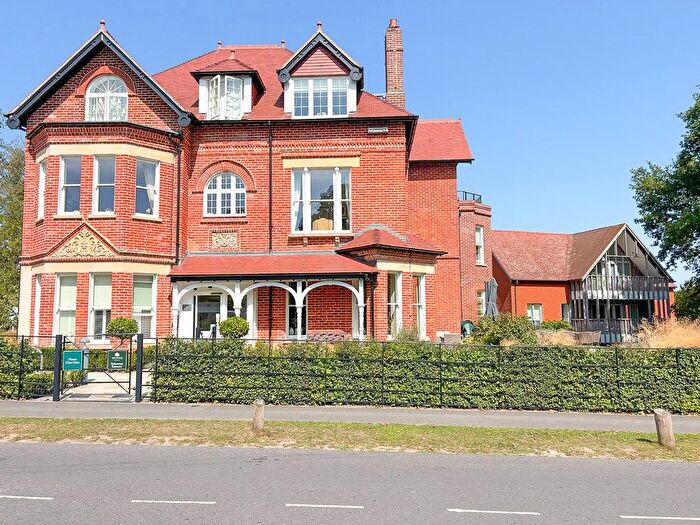 2 Bedroom Flat For Sale In The Rise, Brockenhurst, SO42