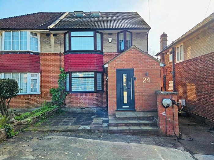 4 Bedroom Semi Detached House For Sale In Morley Crescent, Edgware, HA8