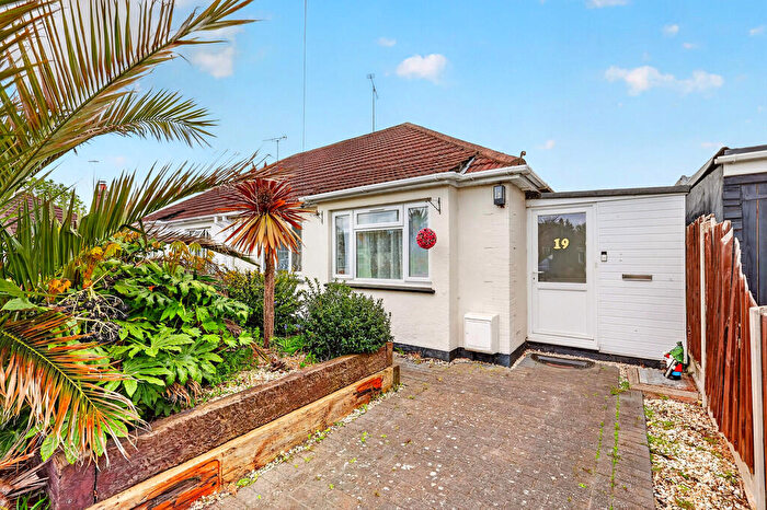 2 Bedroom Semi-Detached Bungalow To Rent In Downesway, Benfleet, SS7