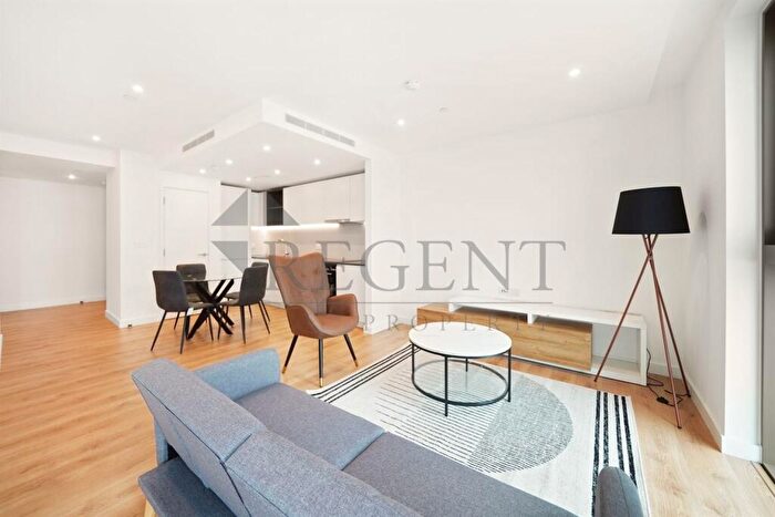 2 Bedroom Apartment To Rent In One Thames Quay, Marsh Wall, E14