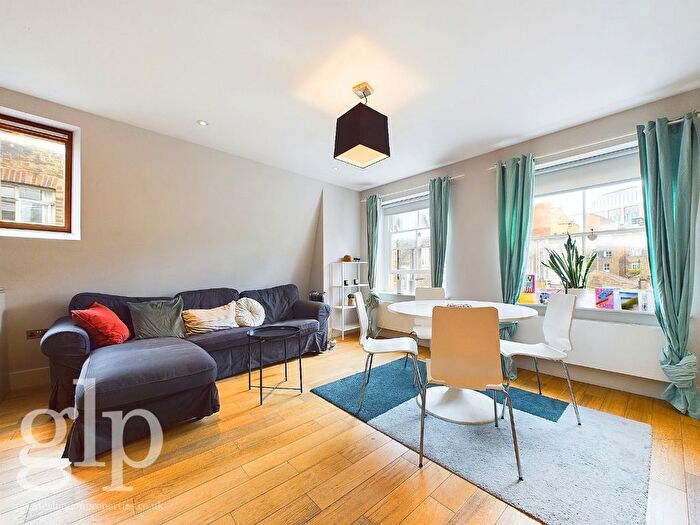 2 Bedroom Flat To Rent In Warren Mews, London, W1T