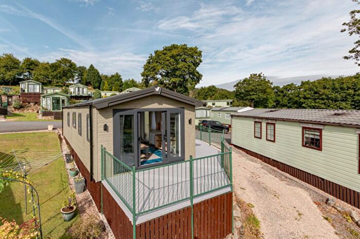 2 Bedroom Park Home For Sale In Straight Lane, Addingham, Ilkley, West Yorkshire, LS29