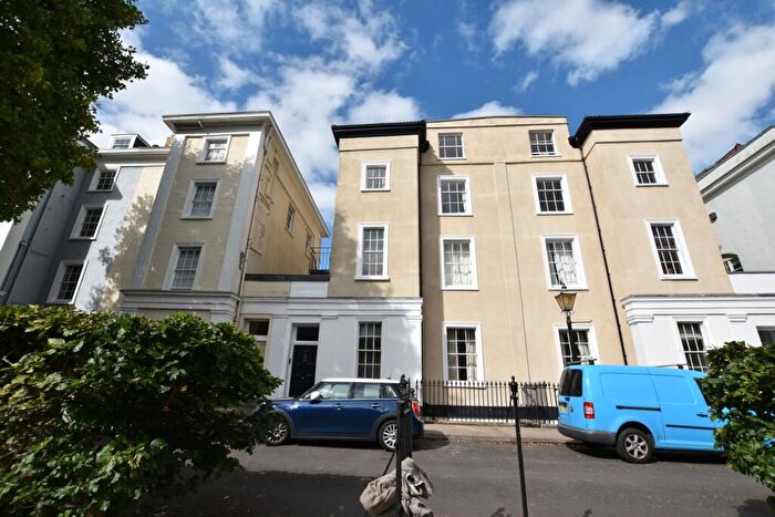 4 Bedroom Terraced House To Rent In Canynge Square, Clifton, BS8