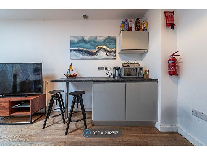 Studio To Rent In Clapham Manor Street, London, SW4