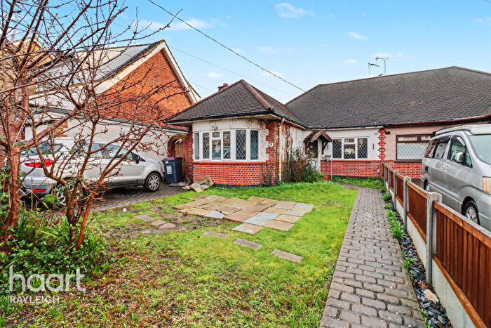 2 Bedroom Semi-Detached Bungalow For Sale In High Elms Road, Hockley, SS5