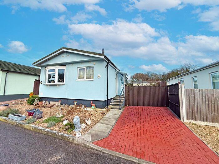 2 Bedroom Park Home For Sale In Residential Park, Caddington, LU1