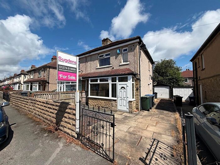3 Bedroom Semi Detached House For Sale In Ridgeway, Wrose, Shipley, BD18