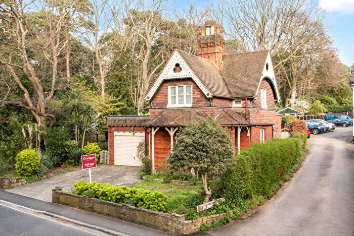 3 Bedroom Detached House For Sale In Brooklands Road, Weybridge, KT13