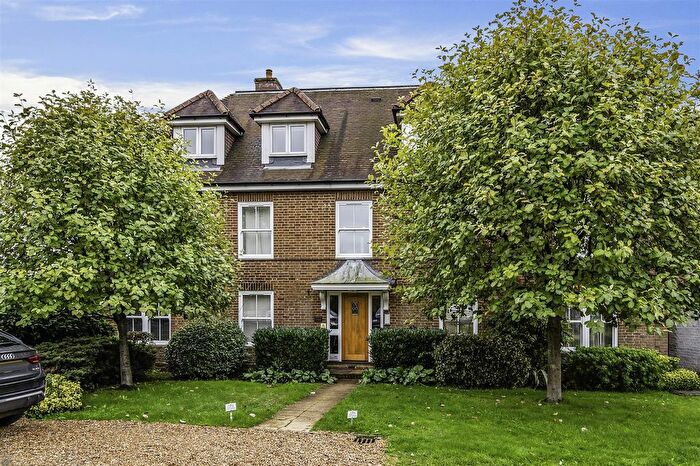 1 Bedroom Flat To Rent In Meade Court, Walton On The Hill, Tadworth, KT20