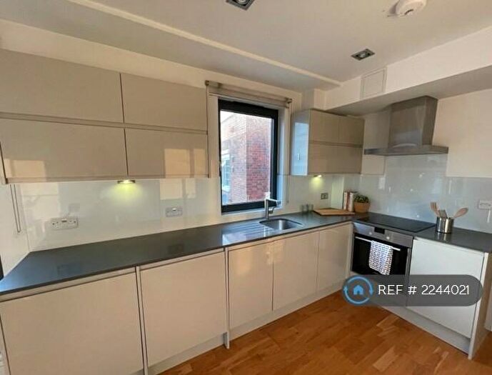 2 Bedroom Flat To Rent In Poplar High Street, London, E14