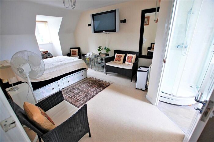 5 Bedroom Detached House To Rent In The Runway, Salisbury Village, AL10