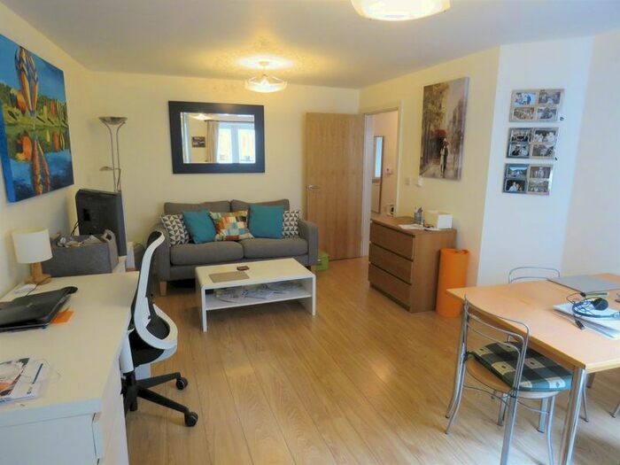 1 Bedroom Flat To Rent In Crown Lane, Marlow, SL7