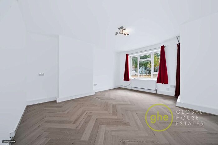 4 Bedroom Flat To Rent In Crawford Road, Denmark Hill, London, SE5