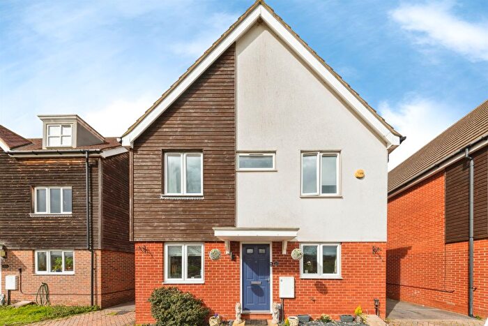 4 Bedroom Detached House For Sale In Corfe Meadows, Broughton, Milton Keynes, MK10