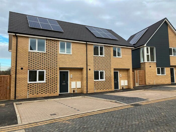 2 Bedroom Semi-Detached House To Rent In Bakers Crescent, Ipswich, IP1