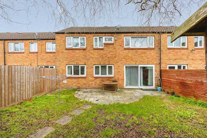 2 Bedroom Flat For Sale In The Gelt, Bedford, MK41