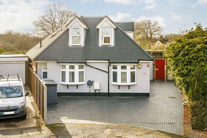 4 Bedroom Detached House For Sale In Tadmor Close, Sunbury-On-Thames, TW16