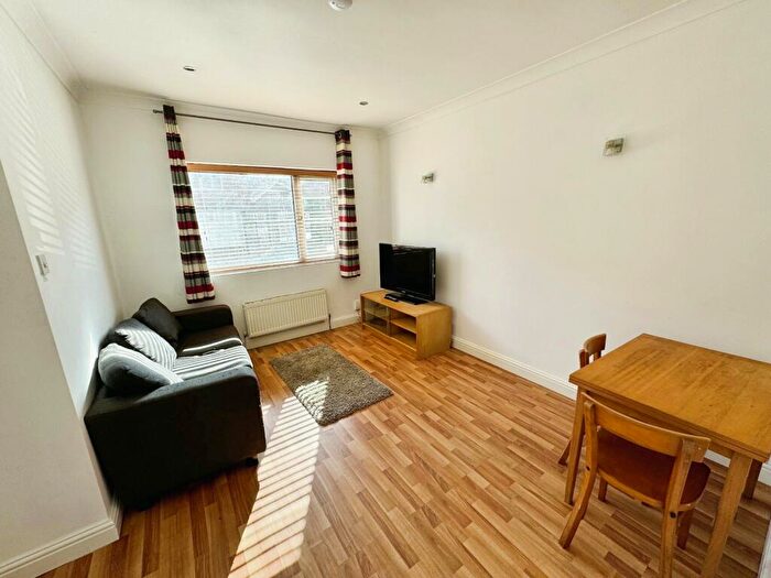 1 Bedroom Flat To Rent In Wilmslow Road, Manchester, Greater Manchester, M14