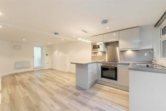 Studio To Rent In Park View Road, London, W5