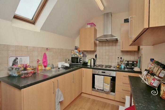 3 Bedroom Apartment To Rent In Cowley, Oxford, Oxfordshire, OX4