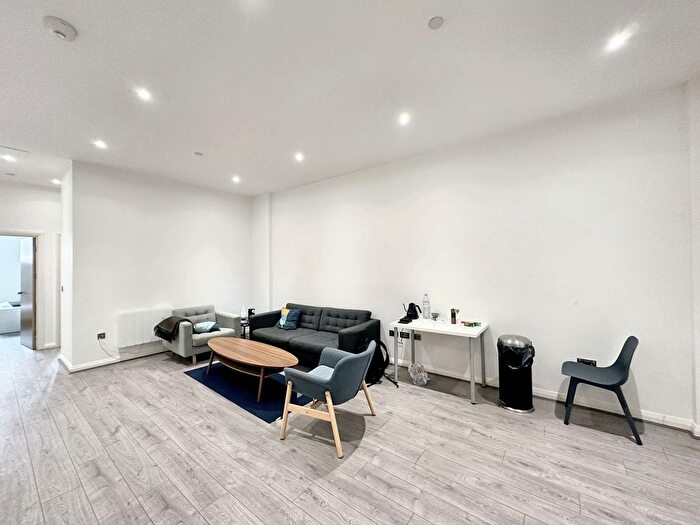 2 Bedroom Flat To Rent In Corporation Street, The Co-Operative, CV1