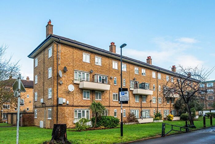 3 Bedroom Flat For Sale In Lawn Terrace, London, SE3