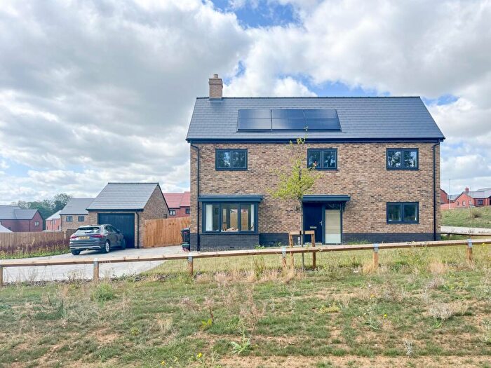 5 Bedroom Detached House To Rent In Wren Way, Daventry, Northamptonshire, NN11