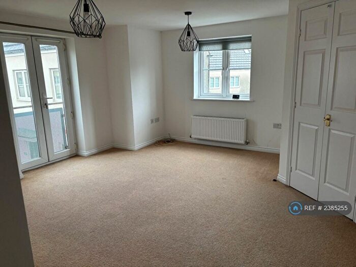 2 Bedroom Flat To Rent In College Way, Bristol, BS34