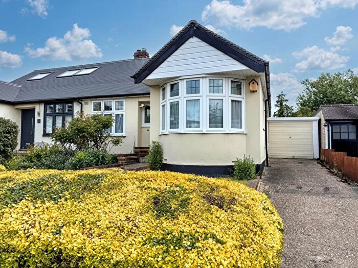 2 Bedroom Bungalow For Sale In Faringdon Avenue, Bromley, Bromley, BR2