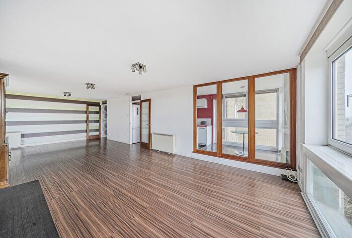2 Bedroom Flat For Sale In Durdham Park, Bristol, Somerset, BS6