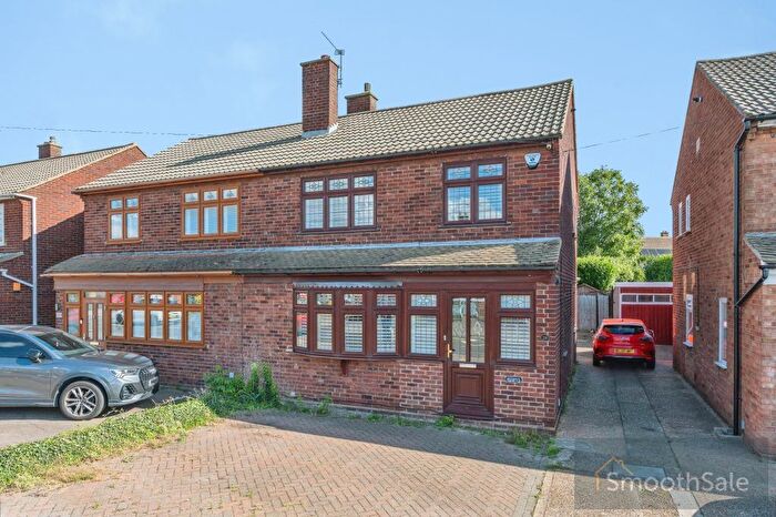 3 Bedroom Semi-Detached House For Sale In The Sorrells, Stanford-Le-Hope, SS17
