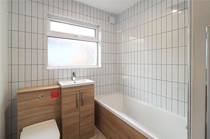 3 Bedroom Bungalow For Sale In Bridgwater Drive, Westcliff-on-Sea, Essex, SS0