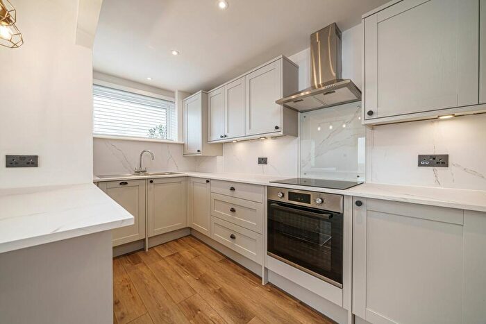 2 Bedroom Maisonette To Rent In Regency Walk, Croydon, CR0