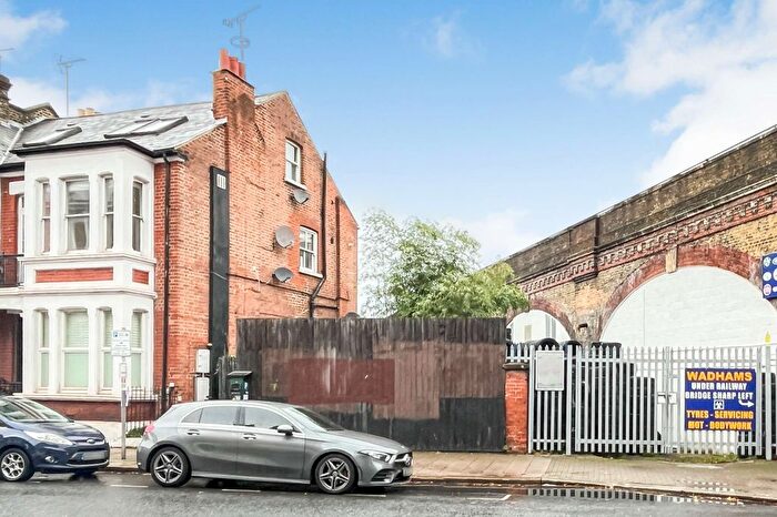 1 Bedroom End Of Terrace House For Sale In Putney Bridge Road, London, SW15