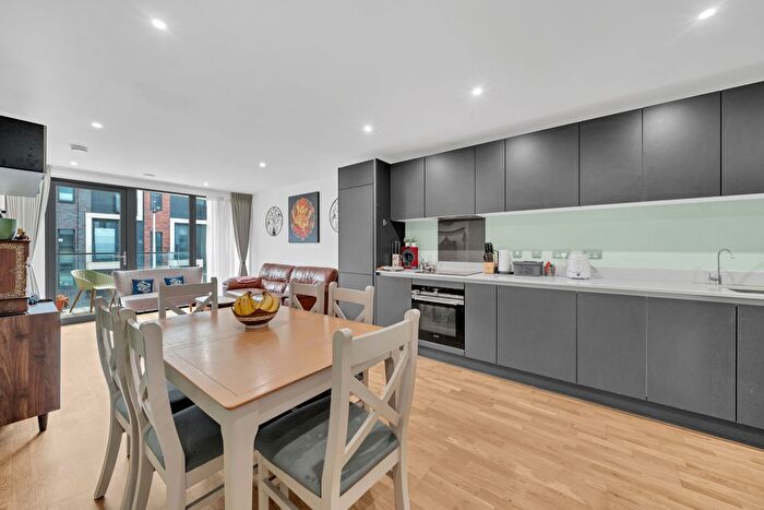 2 Bedroom Flat To Rent In Hawthorne Crescent, Greenwich, London, SE10