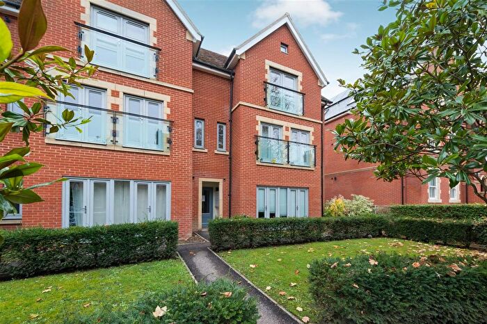 2 Bedroom Flat For Sale In Bellflower Mews, Canterbury, CT1