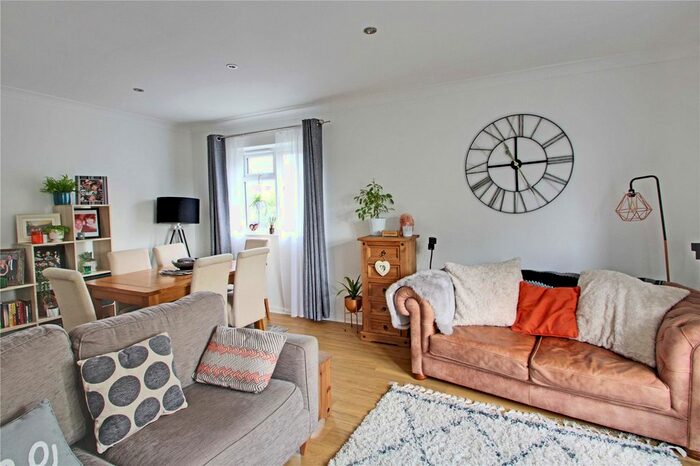 2 Bedroom Flat To Rent In St. Anns Close, Chertsey KT16