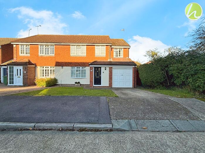 4 Bedroom Semi-Detached House For Sale In Champion Close, Stanford-Le-Hope, SS17