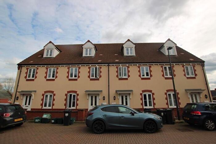 4 Bedroom Terraced House To Rent In Foxglove Close - Stoke Gifford, BS34